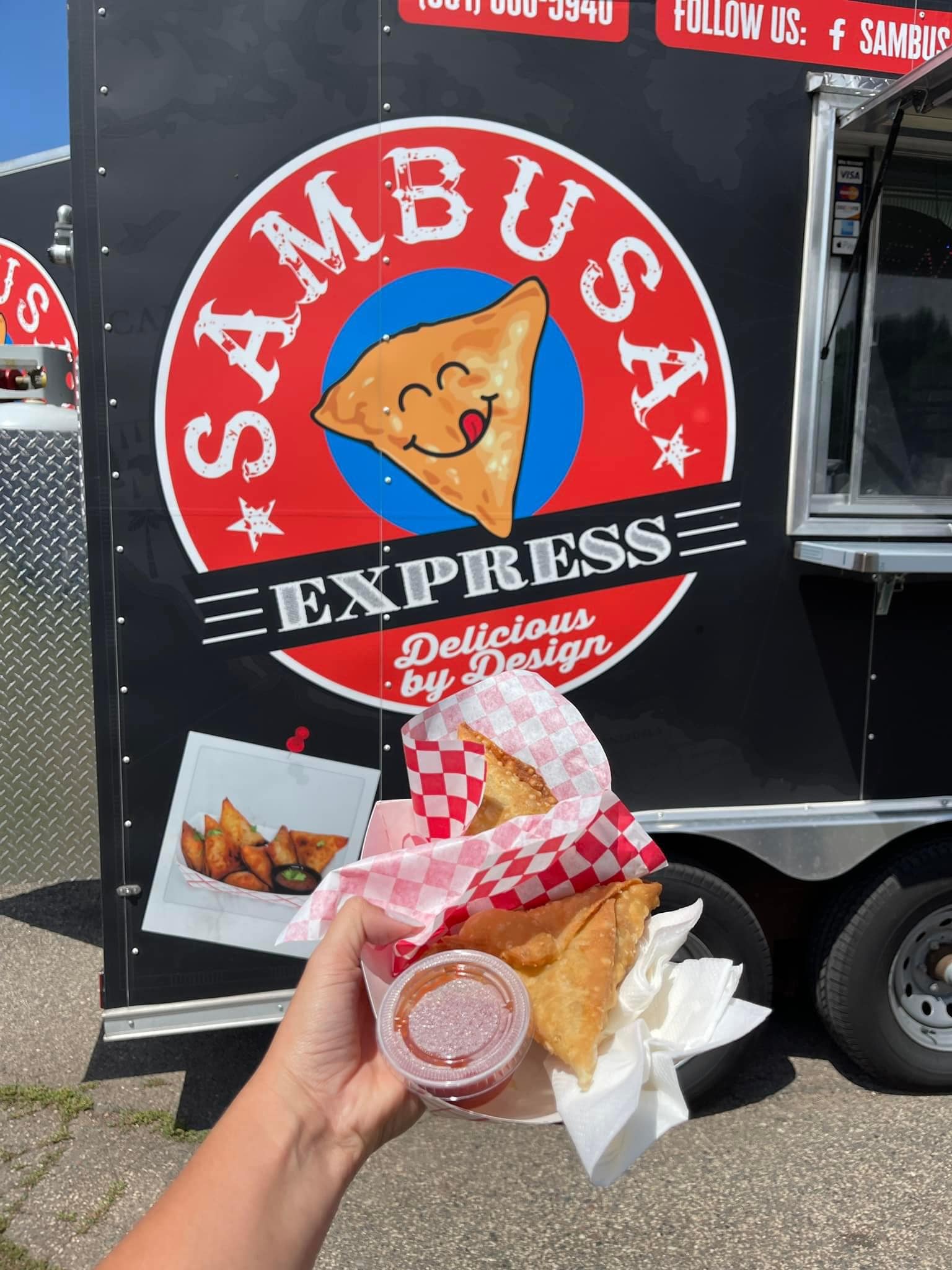 Sambusa Express food and customers